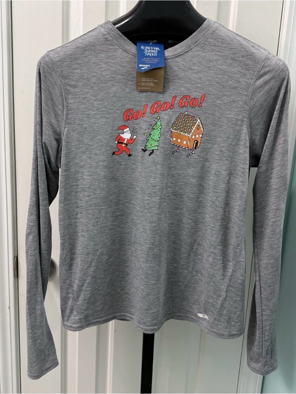 NWT Brooks Women’s Size XL Gray Run Merry Go Long Sleeve Christmas Tshirt